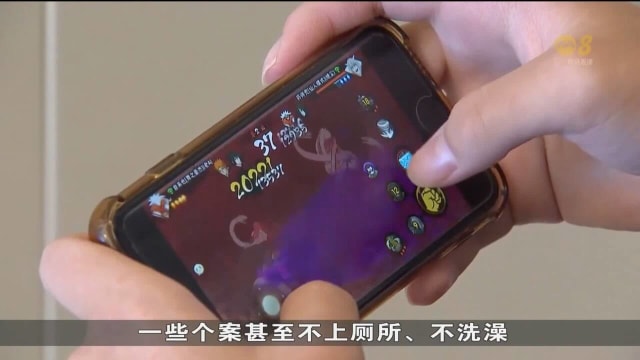 香港逾一成中小学生玩电子游戏成瘾 严重者曾连续60小时打电玩 - 8world
